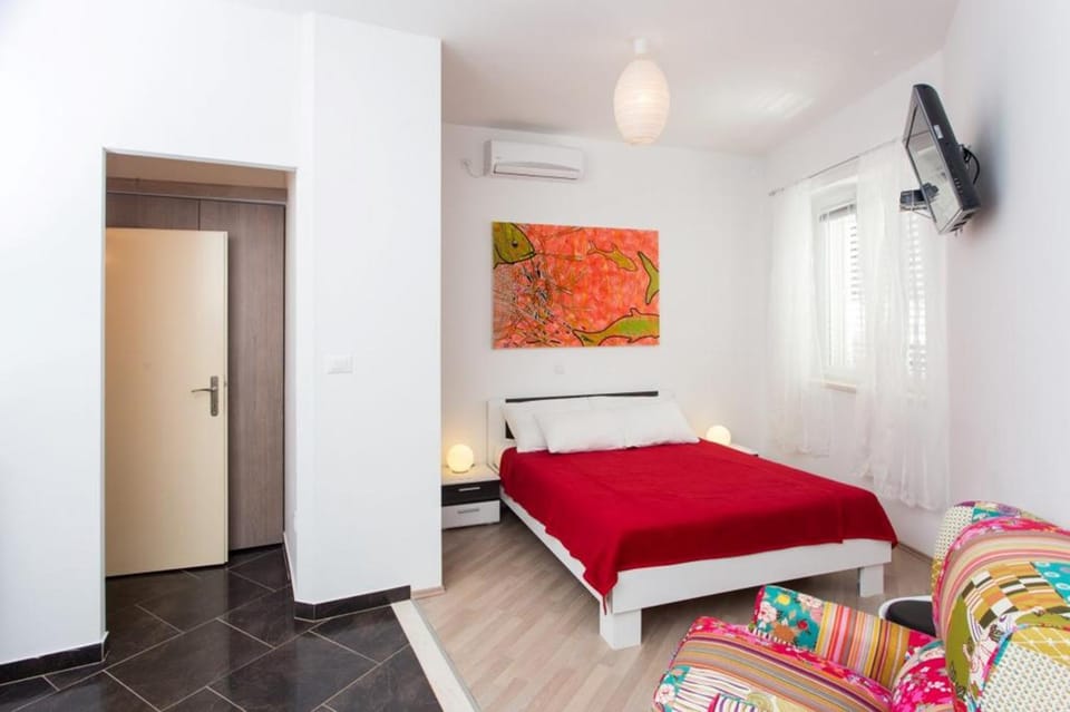 Bed, Bedroom, air conditioner