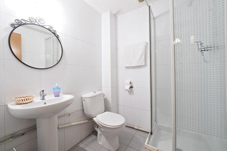 Shower, Toilet