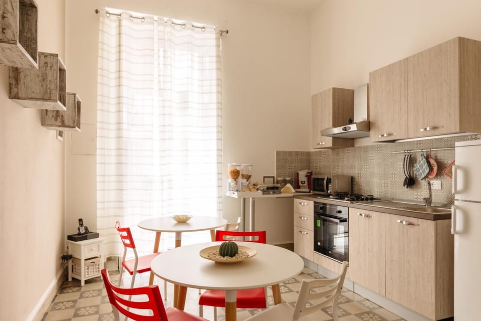 Kitchen or kitchenette, Kitchen or kitchenette