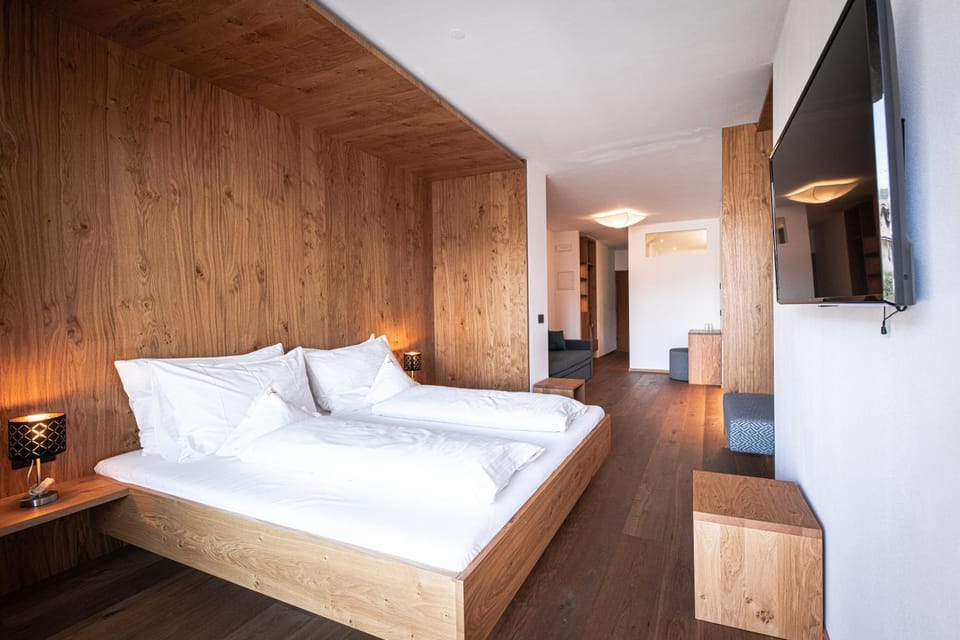 Communal lounge/ TV room, Evening entertainment, Bedroom