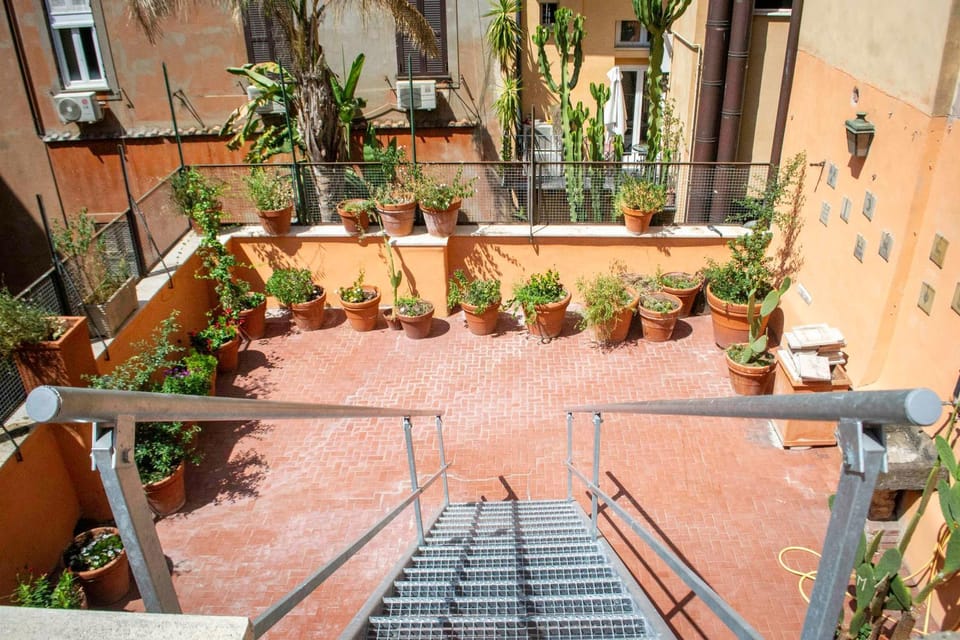 Charme & Chic Luxury Bed and Breakfast in Rome