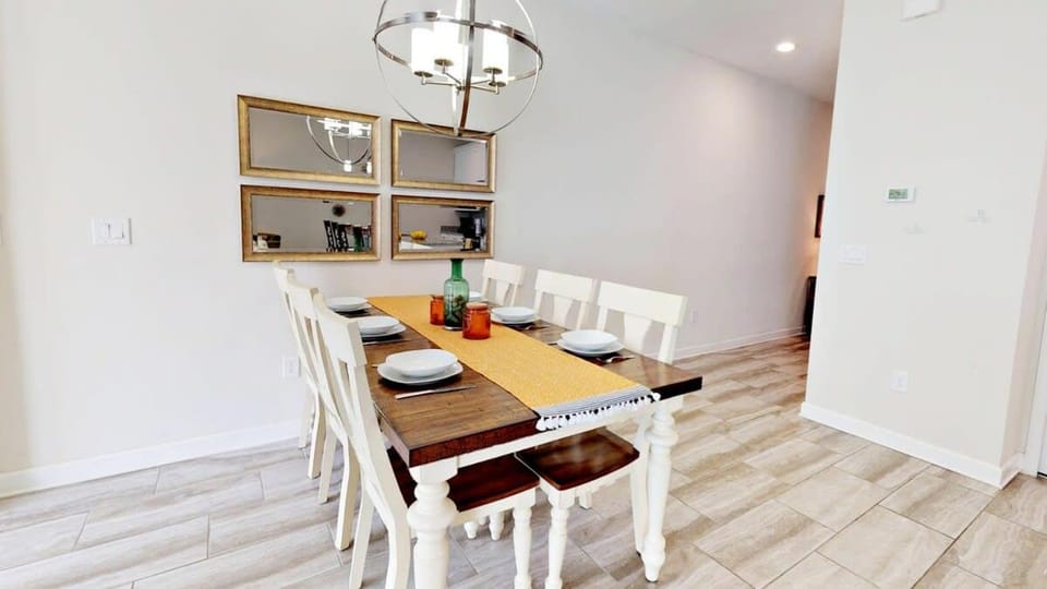 Kitchen or kitchenette, Living room, Seating area