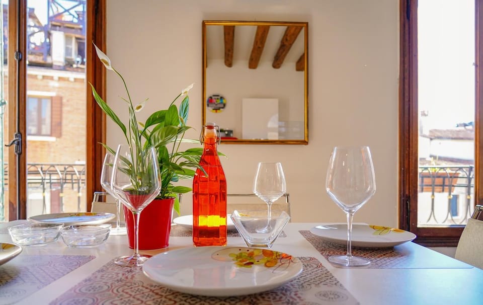Kitchen or kitchenette, Drinks, Alcoholic drinks