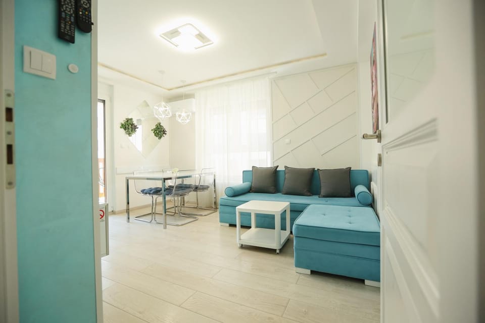 Living room, Photo of the whole room, Seating area, Dining area