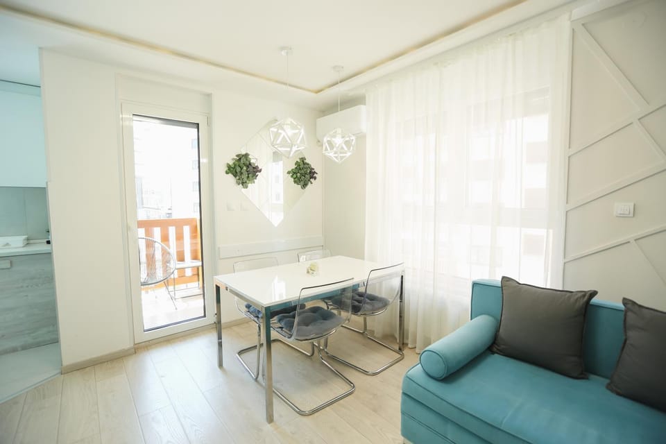 Living room, Seating area, Dining area, internet, air conditioner