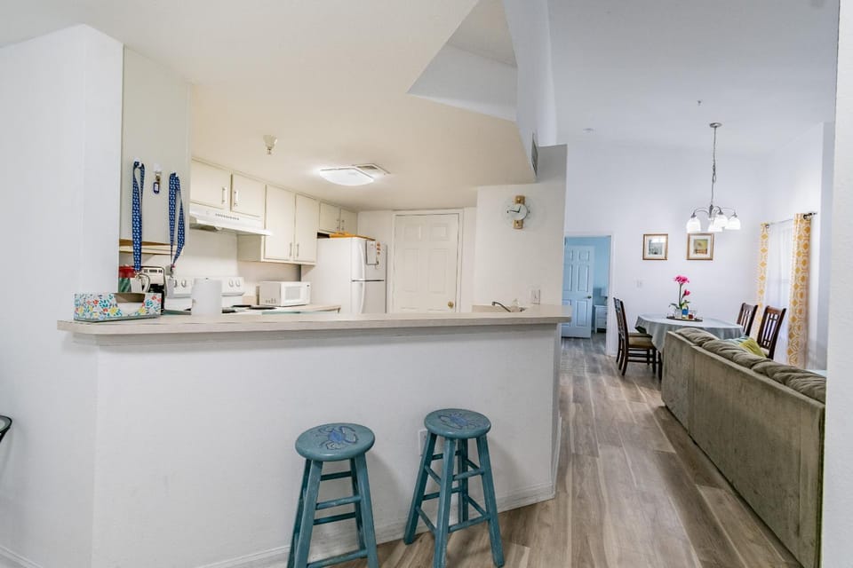 Kitchen or kitchenette, Living room, kitchen
