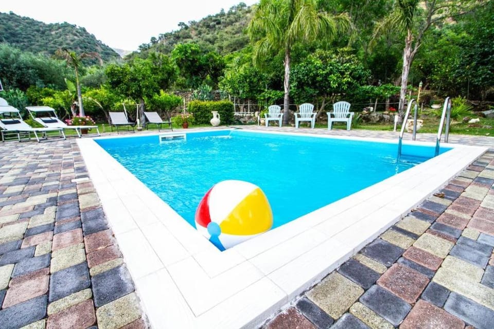 lemuse Gole Alcantara Nature lodge in Sicily