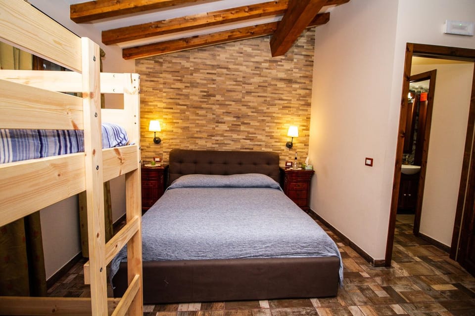 Bed, Bedroom, bunk bed