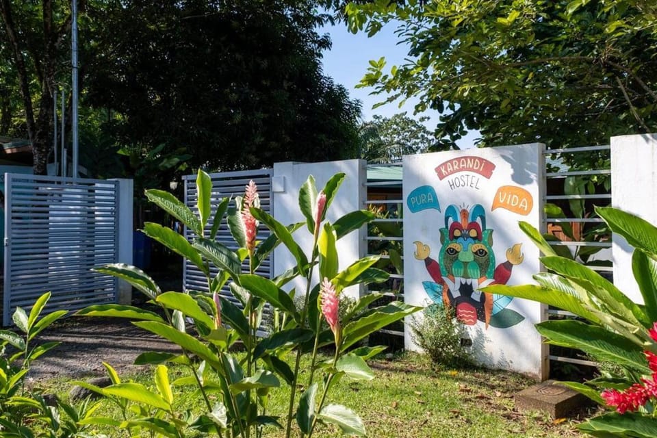 Karandi Hostel Bed and Breakfast in Uvita