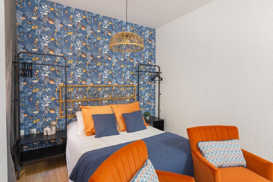 Bed, Photo of the whole room, internet, wardrobe, air conditioner