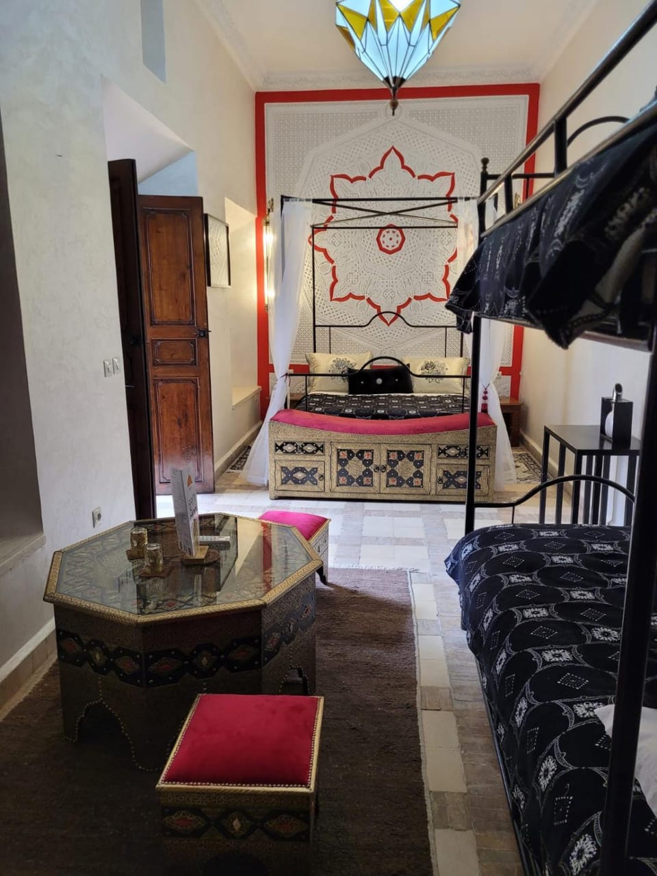 Photo of the whole room, Bedroom