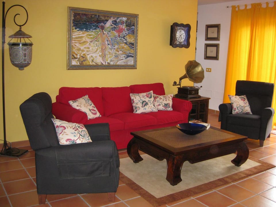 Communal lounge/ TV room, Living room, Seating area