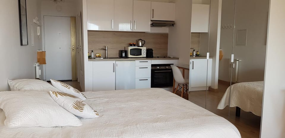 Kitchen or kitchenette, Decorative detail, Bedroom