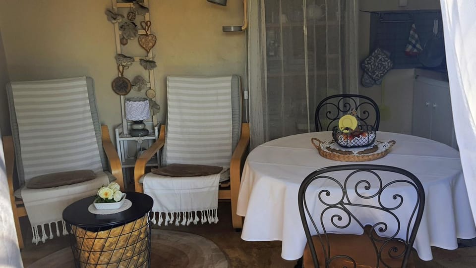 Photo of the whole room, Seating area, Dining area