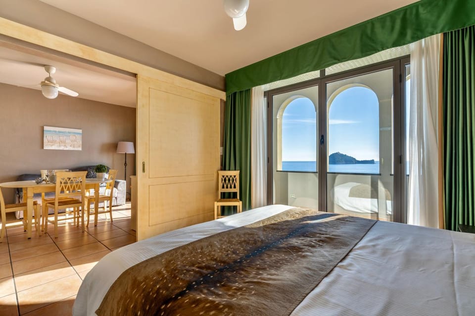Bedroom, Sea view