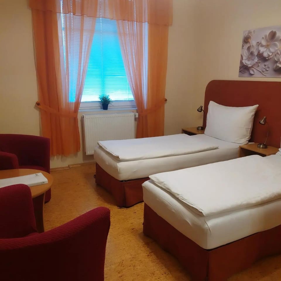 Bed, Living room