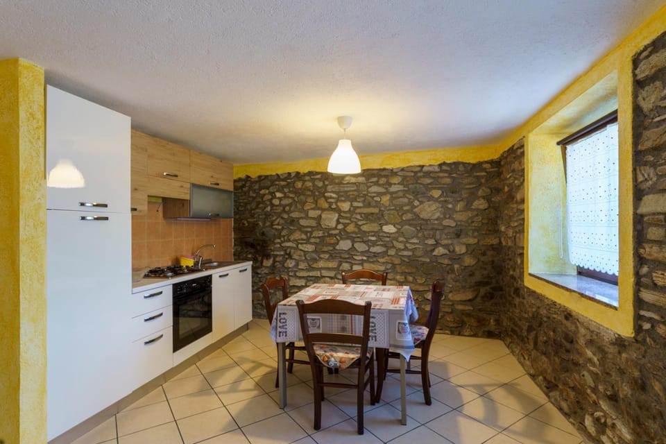 Appartamento da Neri Alloggio ad uso turistico -VDA-CHARVENSOD-n0047 Apartment in Aosta Valley, Italy