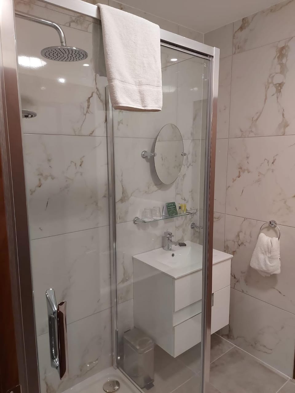 Shower, Bathroom, towels