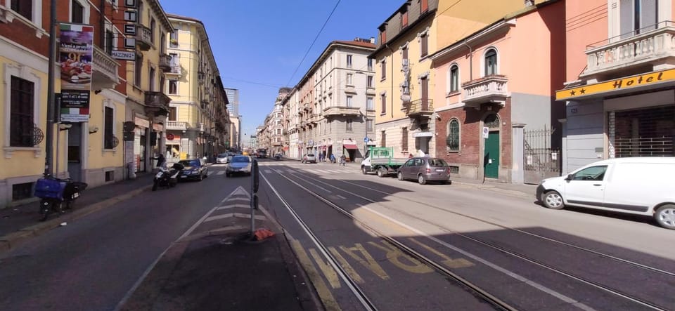 Property building, Restaurant/places to eat, Neighbourhood, Area and facilities, Shopping Area