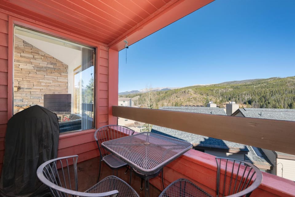Day, Natural landscape, Balcony/Terrace, Seating area, Mountain view