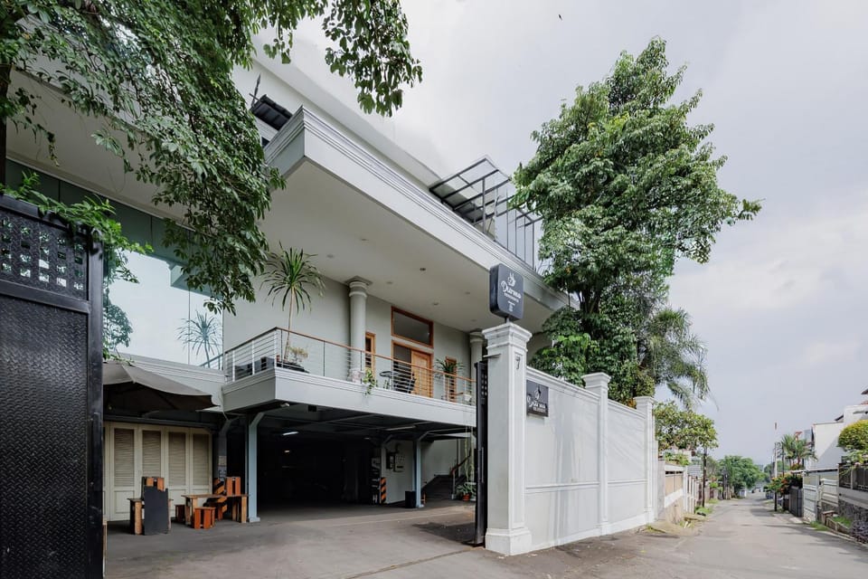 Facade/entrance