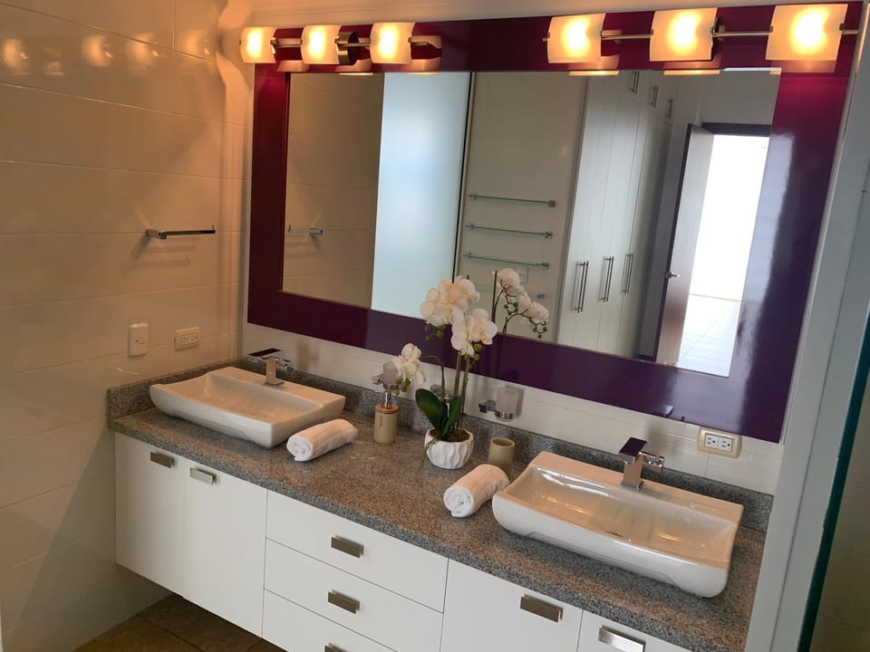 Bathroom, towels