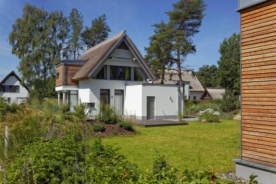 Property building, Garden, Garden, Balcony/Terrace