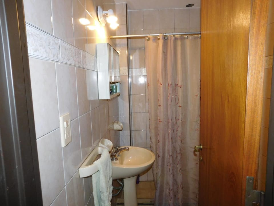 Shower, Bathroom, towels