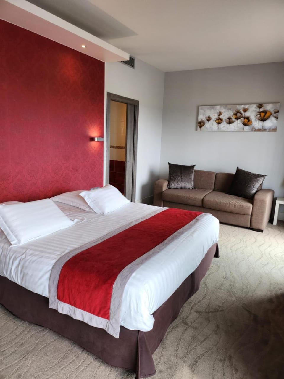 Bed, Living room, Photo of the whole room, Bedroom