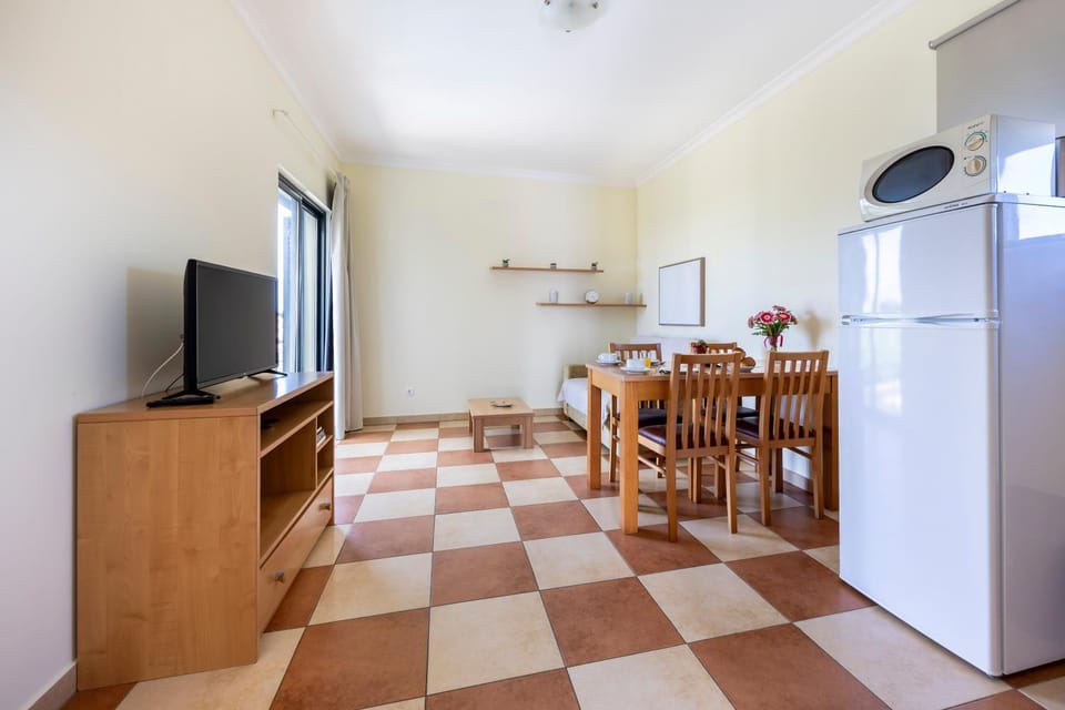 TV and multimedia, Kitchen or kitchenette, Dining area