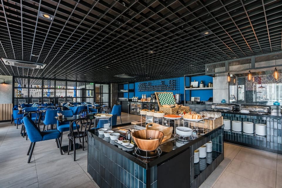 Restaurant/places to eat, Buffet breakfast