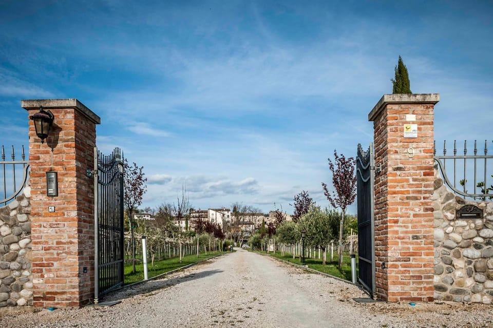 Agriturismo Borgo di Calmasino Farm Stay in Lake Garda
