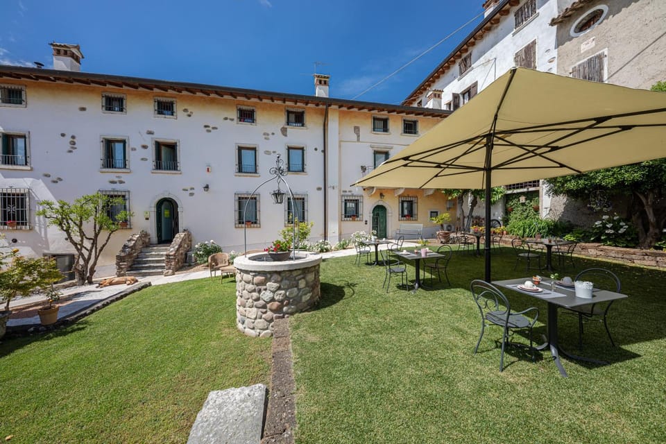 Agriturismo Borgo di Calmasino Farm Stay in Lake Garda