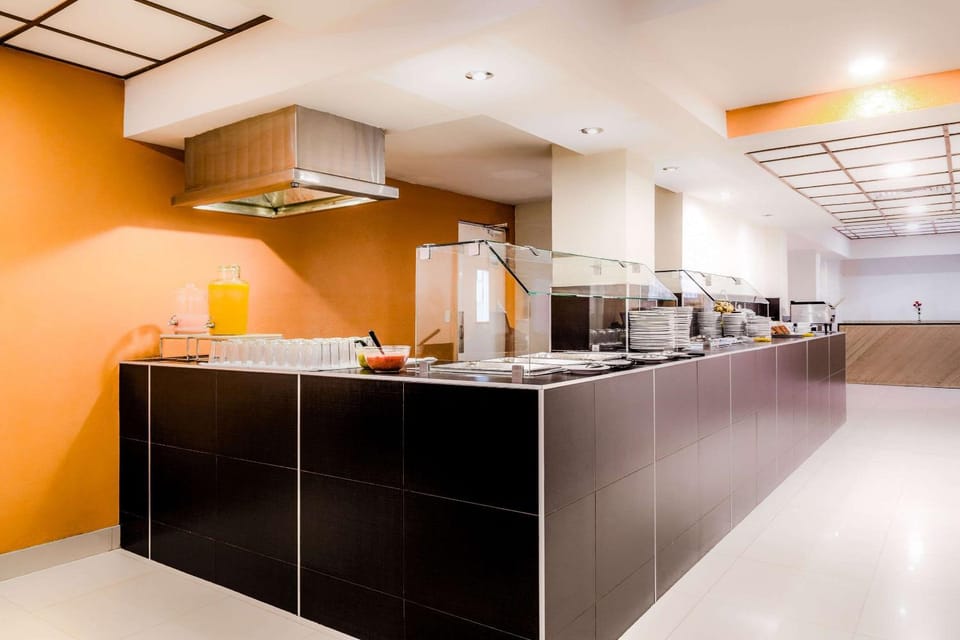 Restaurant/places to eat, Dining area, On site, Breakfast