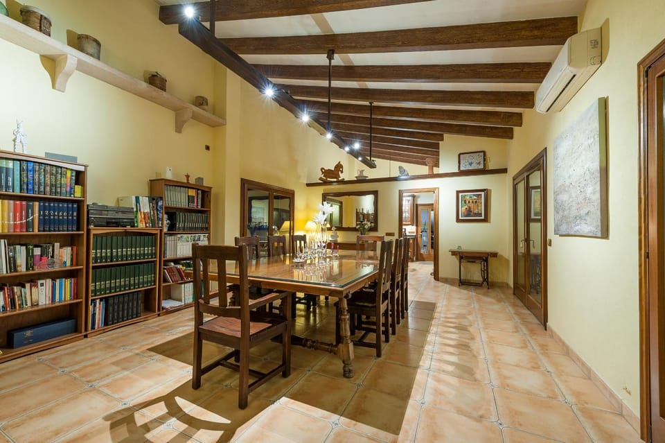 Library, Dining area