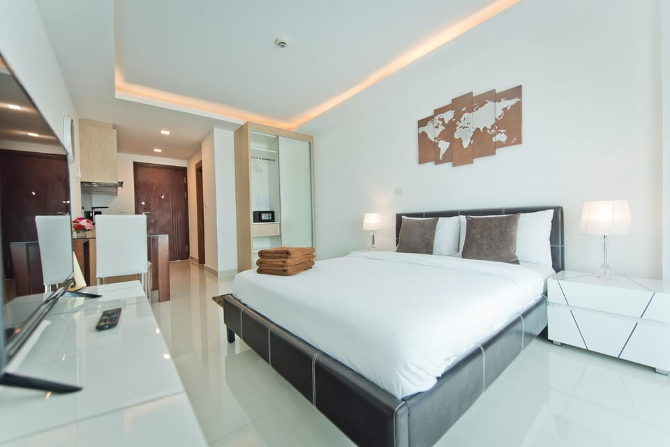Kitchen or kitchenette, Living room, Bedroom