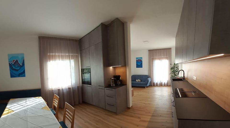 Kitchen or kitchenette, Living room, Seating area