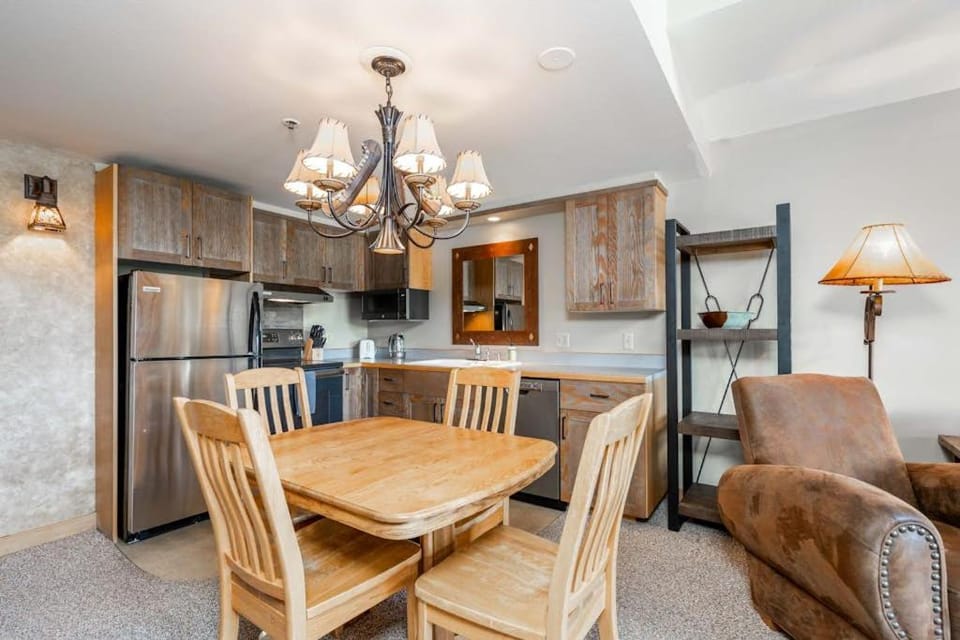 Shoshone 1986 Apartment in Big Sky