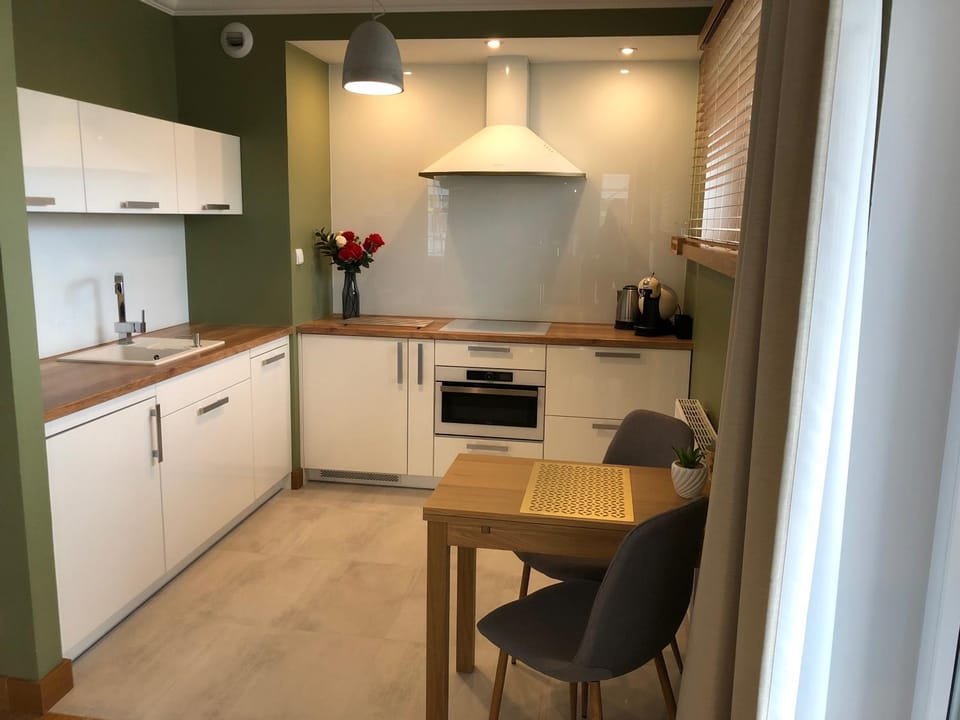 Kitchen or kitchenette, Dining area, Communal kitchen
