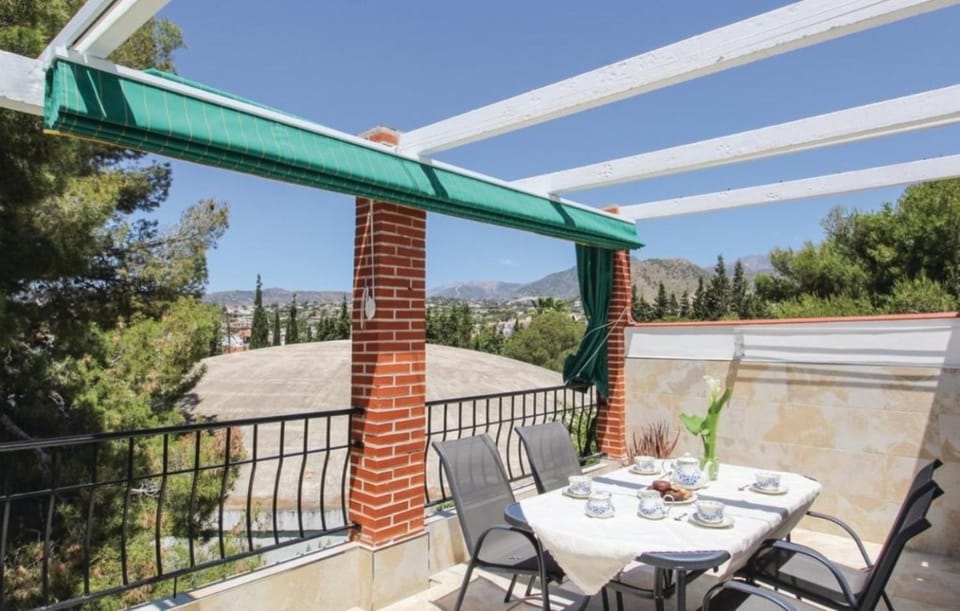 Balcony/Terrace, Mountain view