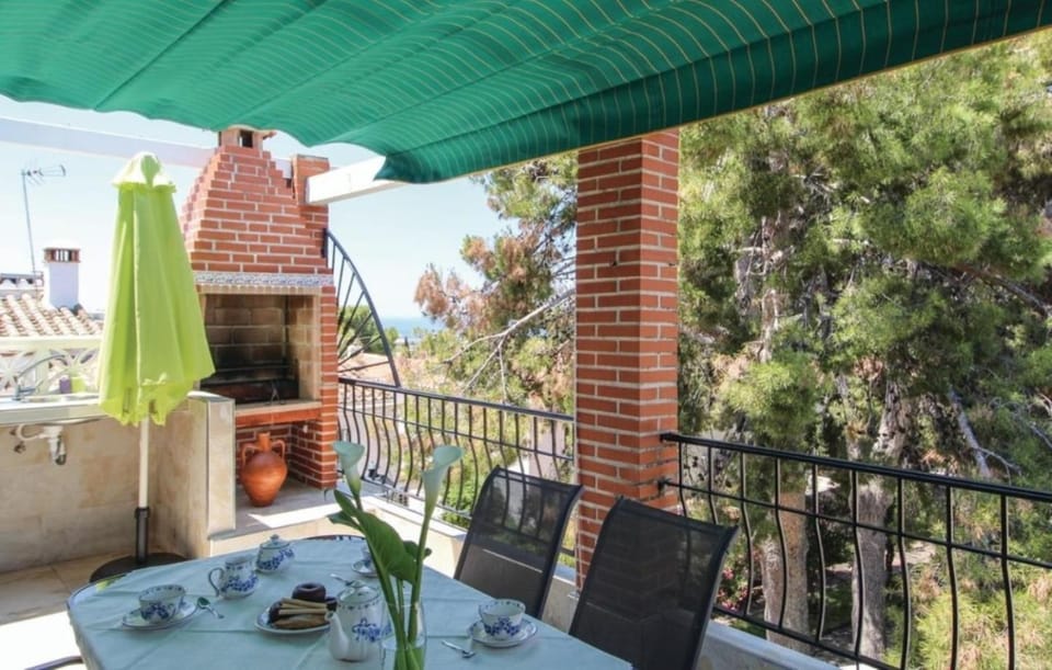 BBQ facilities, Balcony/Terrace, City view, Garden view, Sea view
