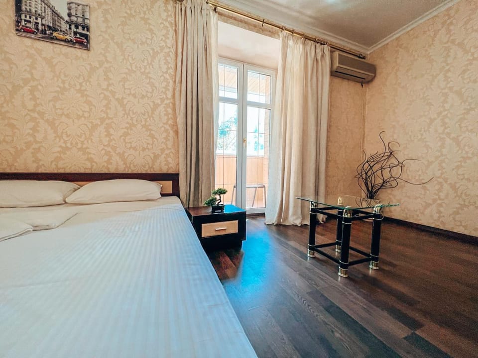 Bed, Photo of the whole room, Bedroom, air conditioner