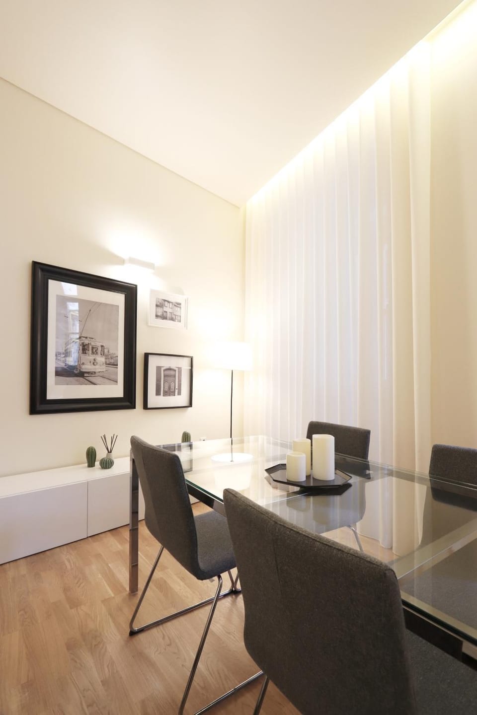 TV and multimedia, Seating area, Dining area