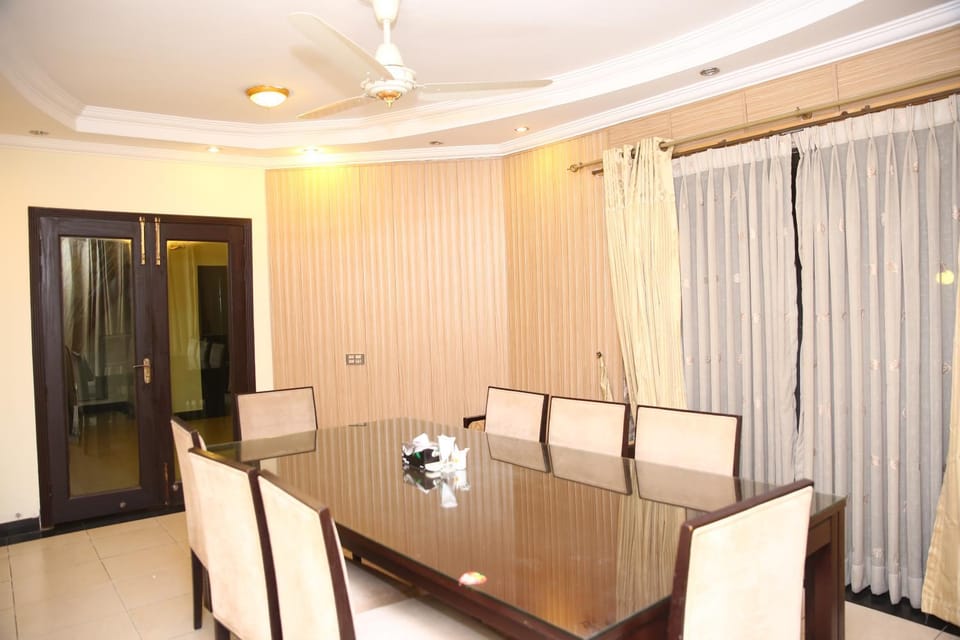Dining area, American breakfast