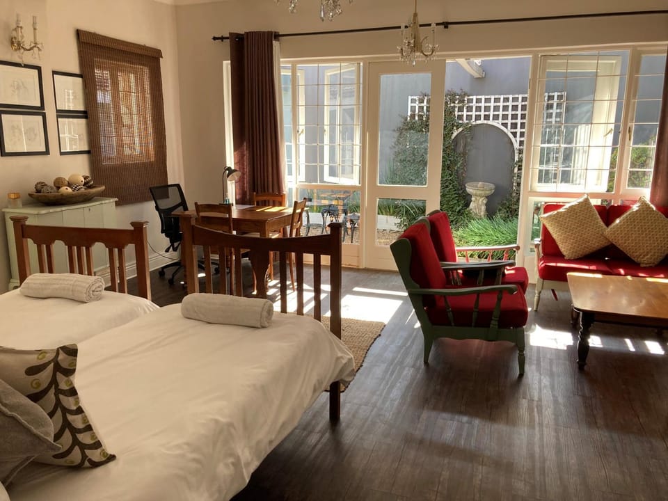Bed, Garden, Living room, Photo of the whole room, Seating area, Dining area, Bedroom, Garden view