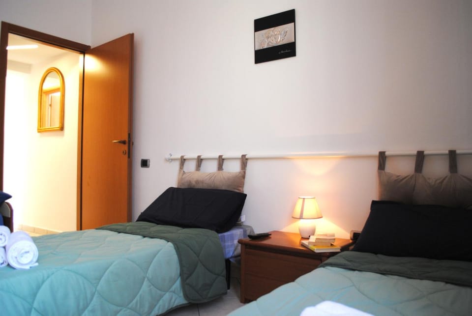 Photo of the whole room, Decorative detail, Bedroom