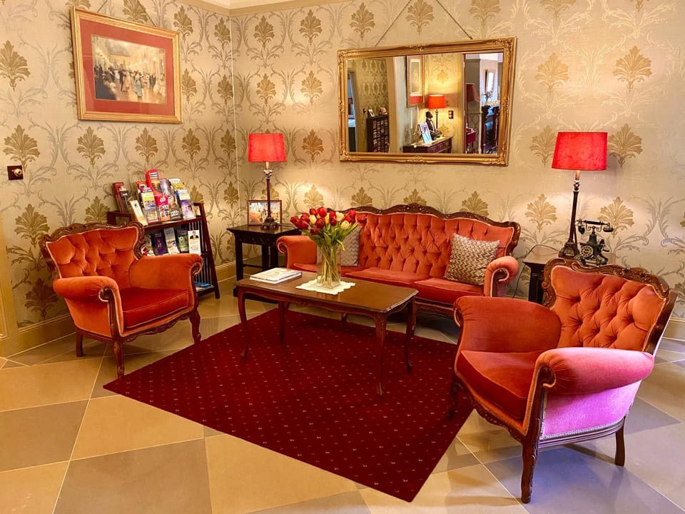 Property building, Seating area