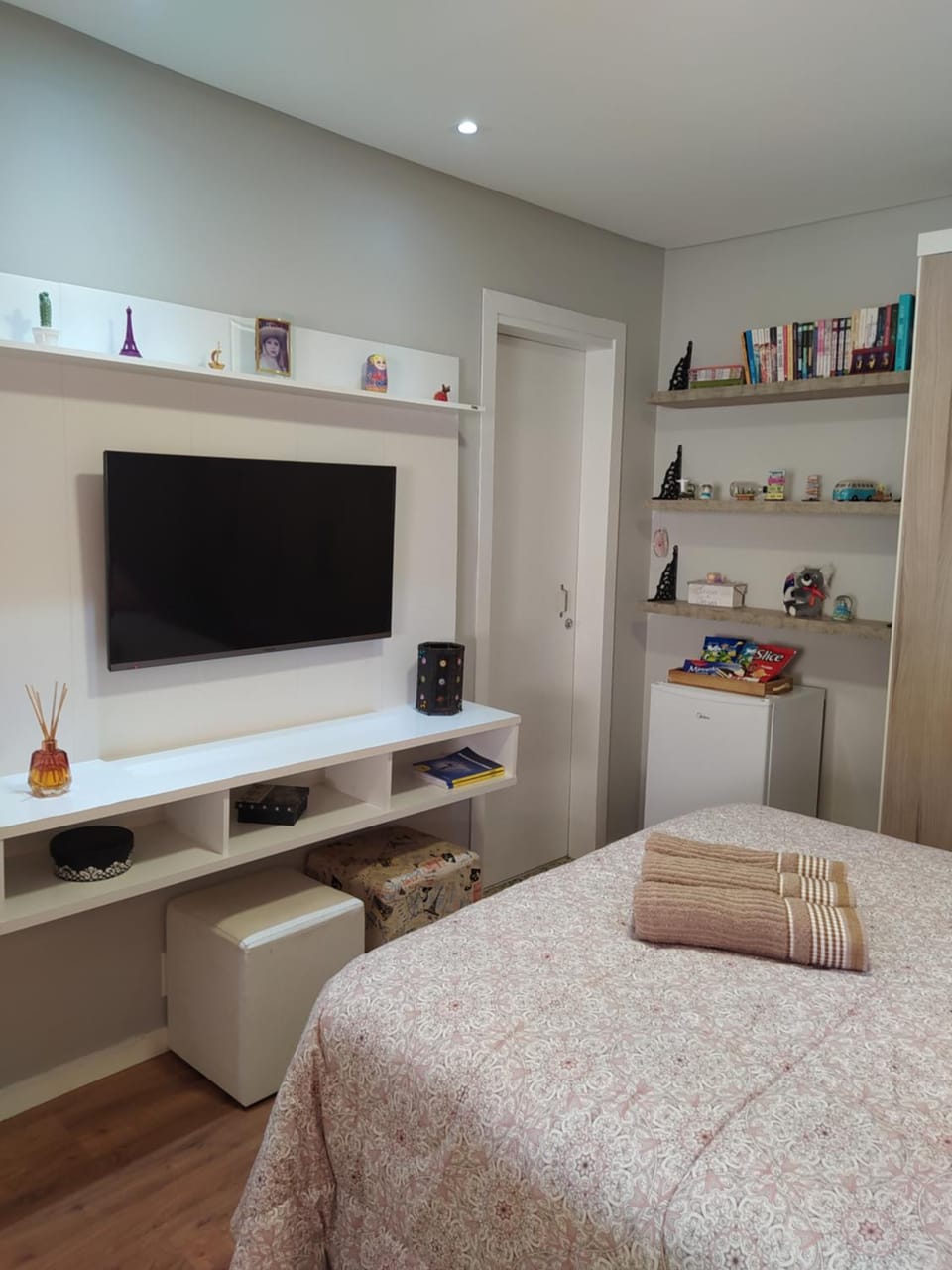 Bed, TV and multimedia