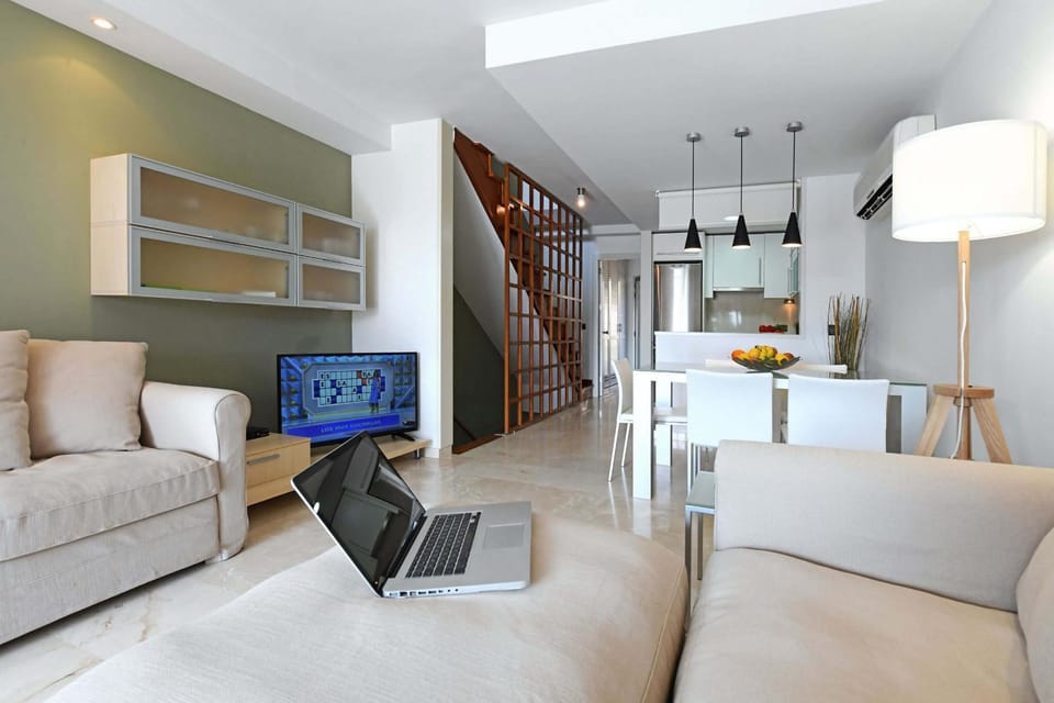 Communal lounge/ TV room, Living room