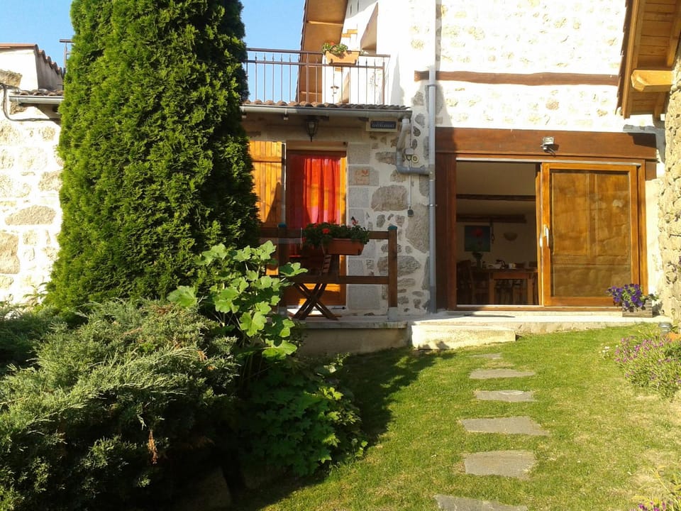 Gîte LA GRANGE du Vialaron House in Auvergne-Rhône-Alpes